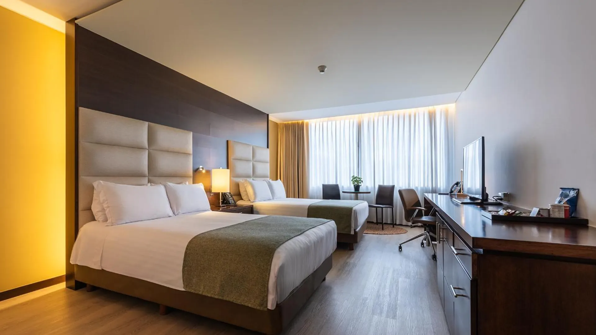 Hotel Estelar Milla De Oro Medellin 5*,